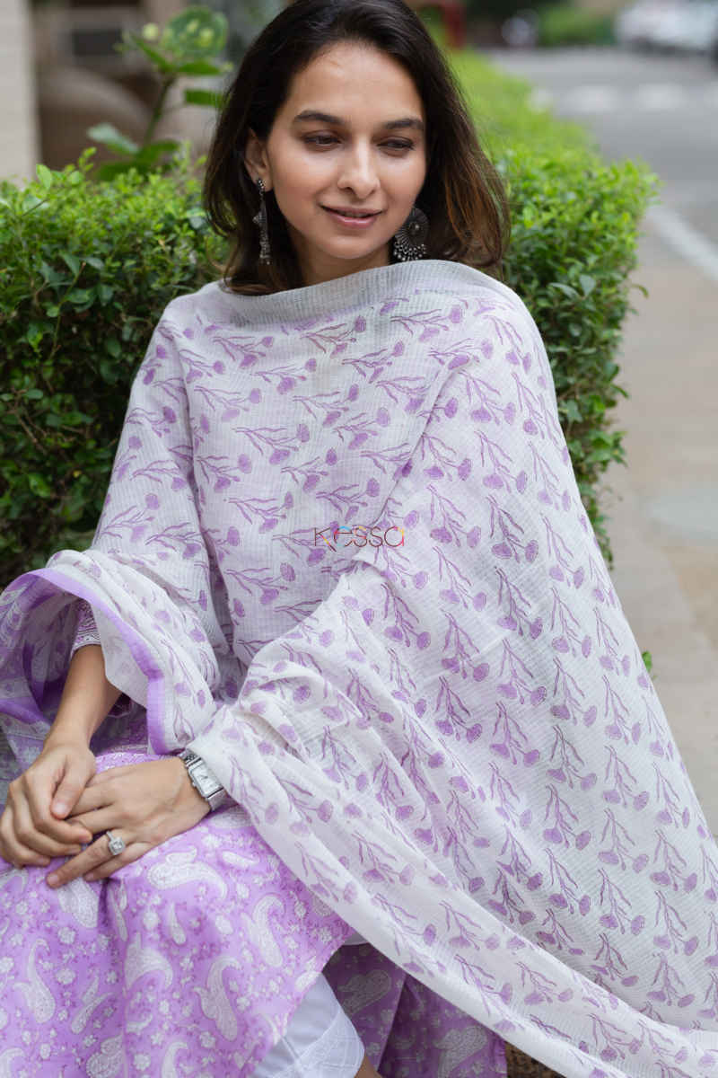 Image for Kusvaa Wsr204 Mushk Kurta Dupatta Set With Hand Block Print Sitting 1