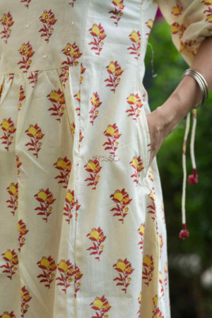 Image for Kusvaa Wsr205 Firaki Kurta With Hand Block Print And Mirror Work Closeup