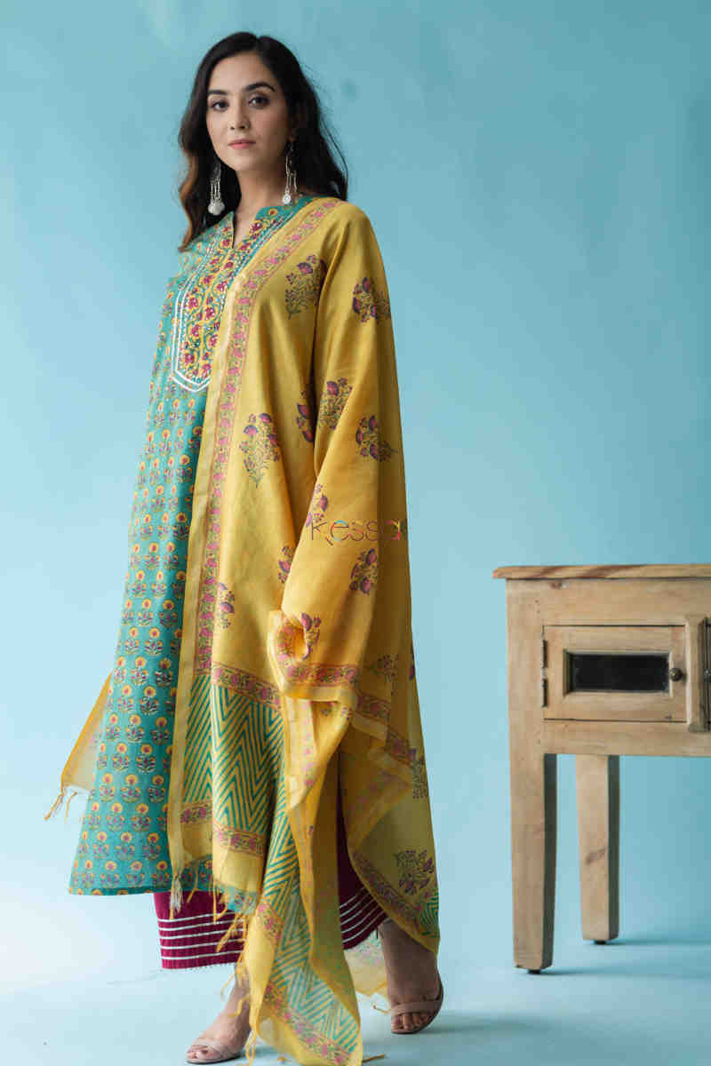 Image for Kusvaa Wsr210 Zemira Kurta Dupatta Set With Hand Block Print Side