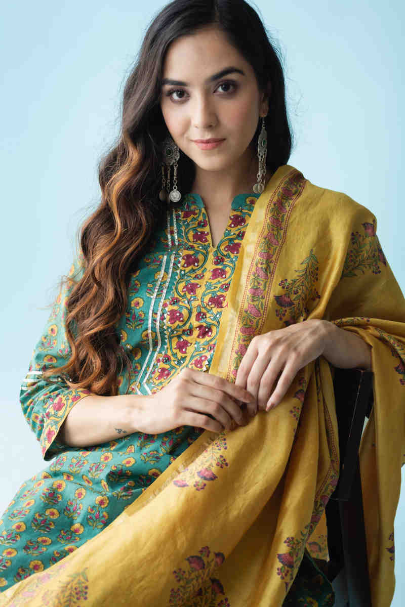 Image for Kusvaa Wsr210 Zemira Kurta Dupatta Set With Hand Block Print Sitting 1