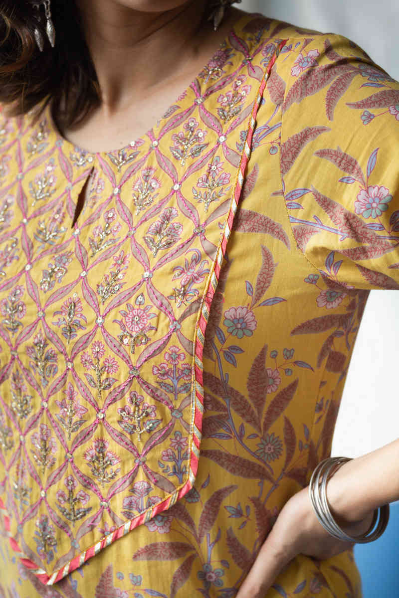 Image for Kusvaa Avdaf38 Soha Kurta Pant Set With Embroidery And Sequin Details Closeup