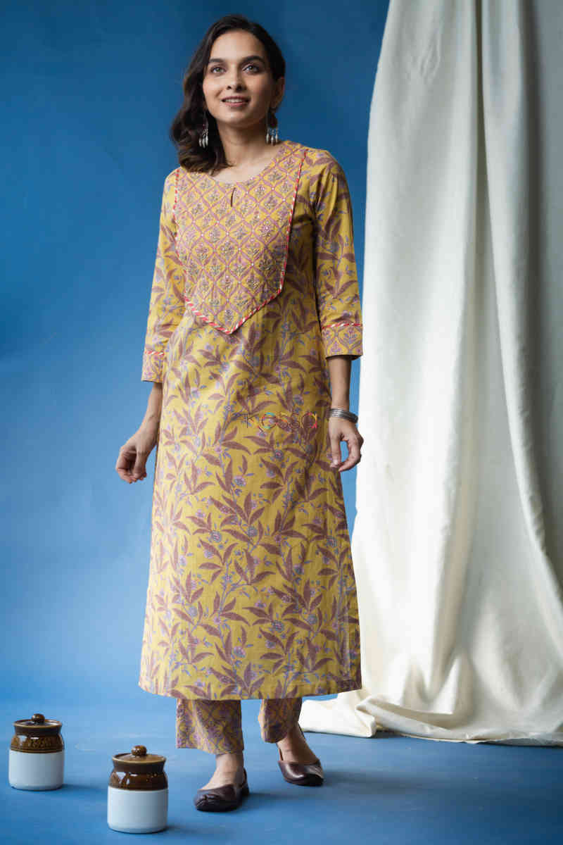Image for Kusvaa Avdaf38 Soha Kurta Pant Set With Embroidery And Sequin Details Front 1