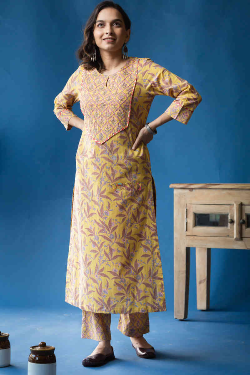 Image for Kusvaa Avdaf38 Soha Kurta Pant Set With Embroidery And Sequin Details Front