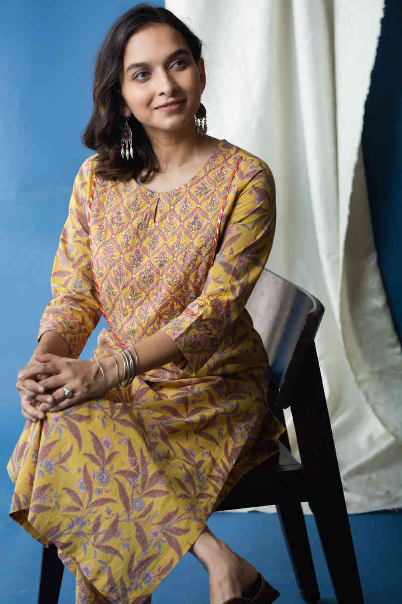 Image for Kusvaa Avdaf38 Soha Kurta Pant Set With Embroidery And Sequin Details Sitting 1