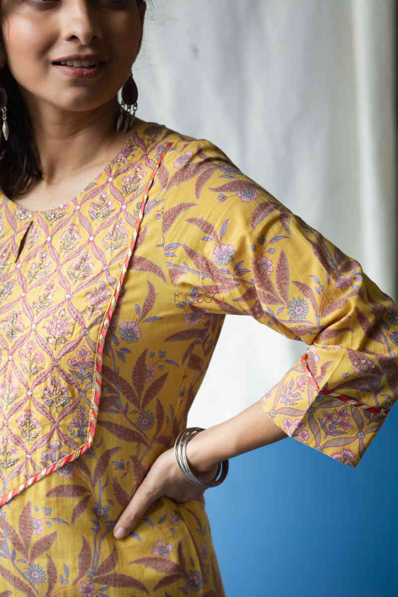 Image for Kusvaa Avdaf38 Soha Kurta Pant Set With Embroidery And Sequin Details Sleeves