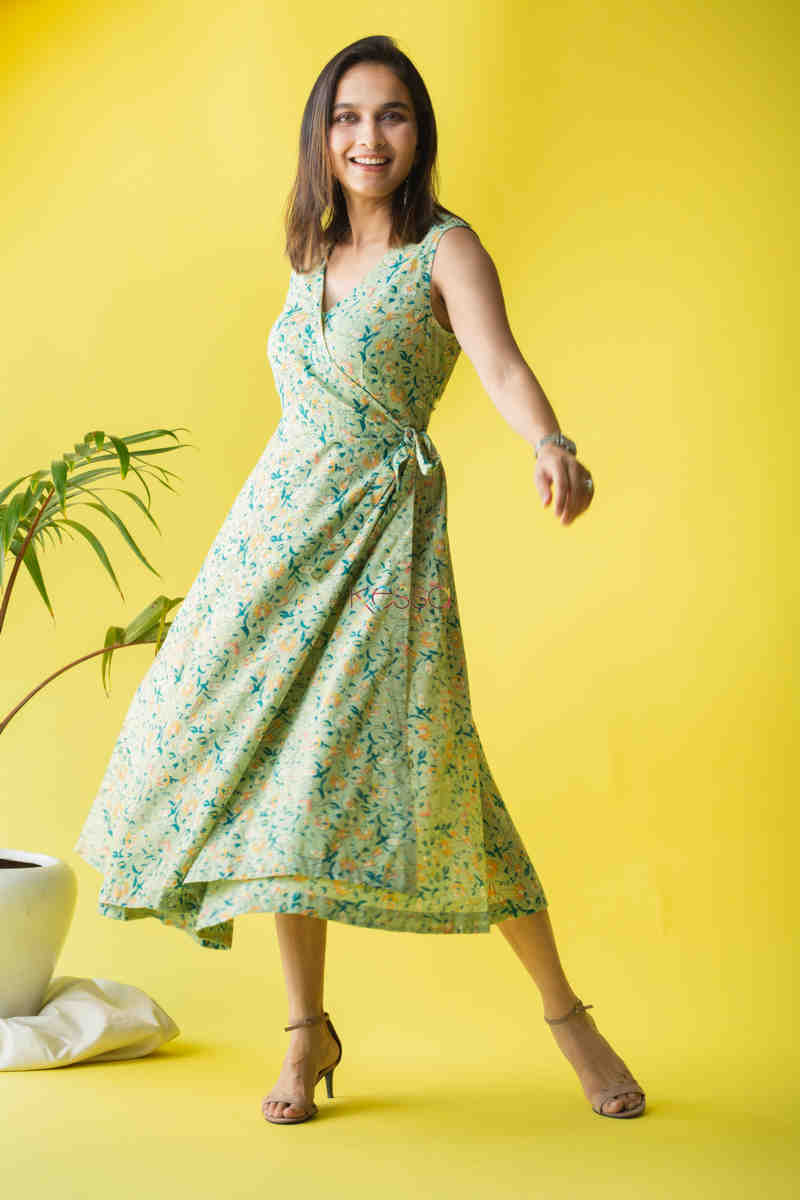 Image for Kusvaa Avdaf41 Mukhtalif Wrap Dress Side