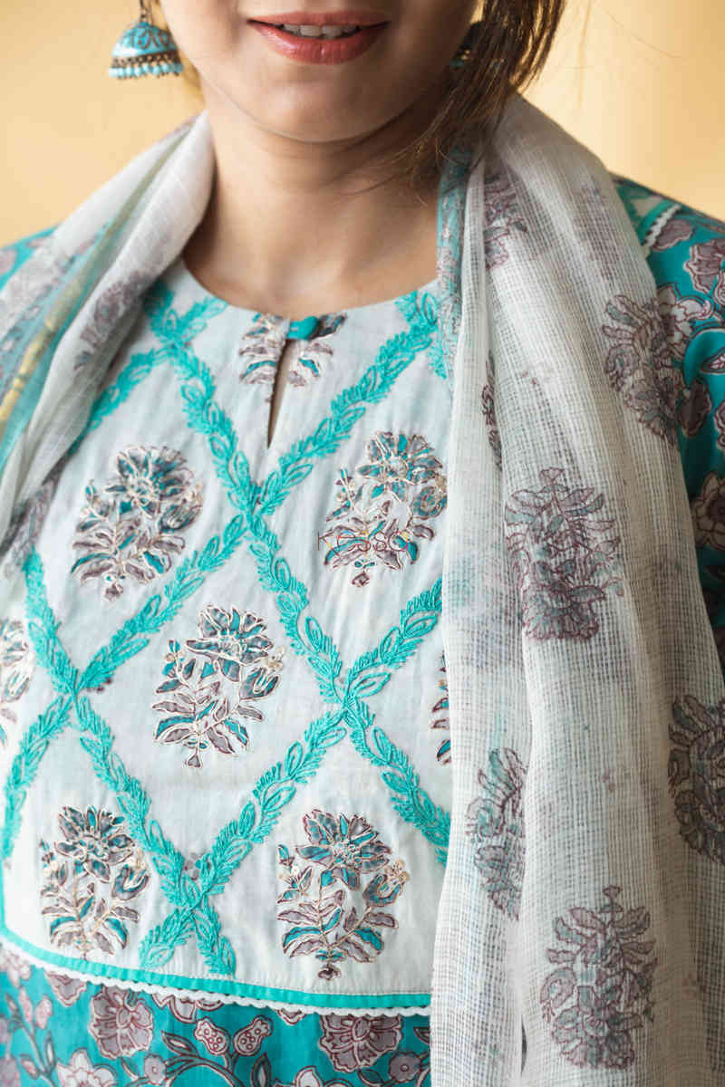 Image for Kusvaa Avdaf43 Oshin Kurta Dupatta Set With Pittan And Lace Details Closeup