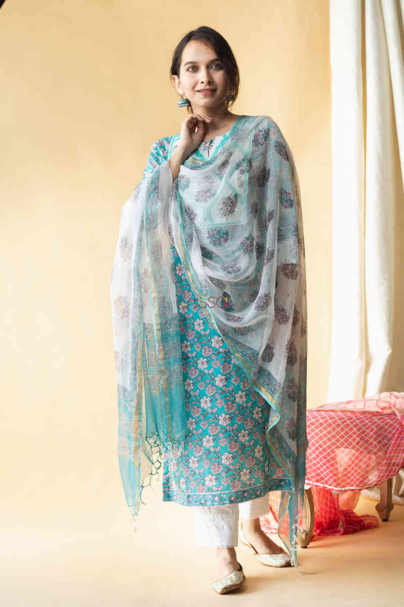Image for Kusvaa Avdaf43 Oshin Kurta Dupatta Set With Pittan And Lace Details Front 1