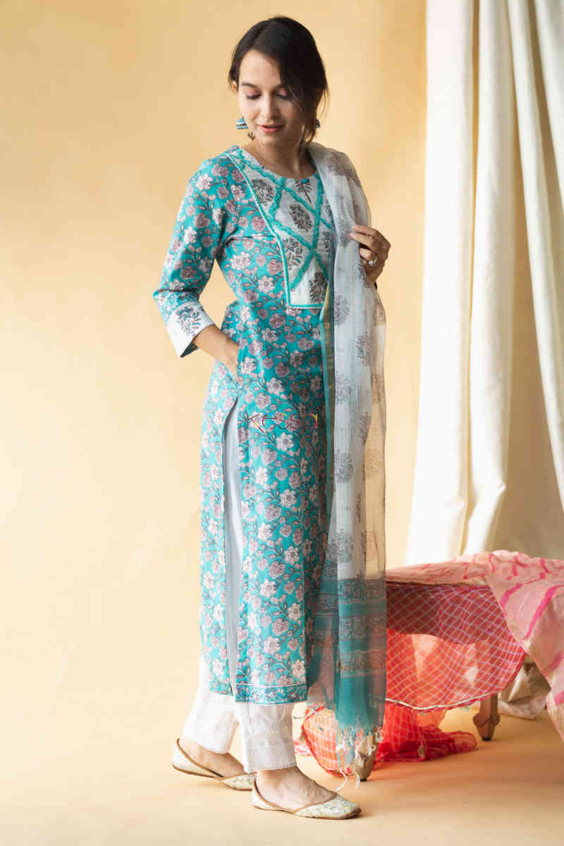 Image for Kusvaa Avdaf43 Oshin Kurta Dupatta Set With Pittan And Lace Details Look 1