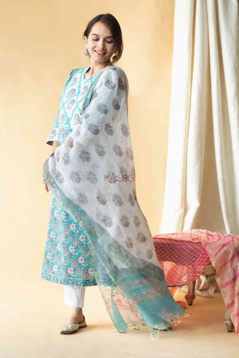 Image for Kusvaa Avdaf43 Oshin Kurta Dupatta Set With Pittan And Lace Details Side 1