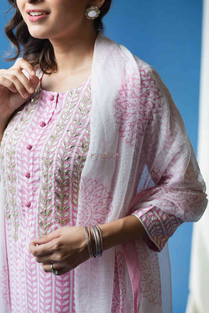 Image for Kusvaa Avdaf44 Nawazish Kurta Dupatta Set With Gota Work Closeup
