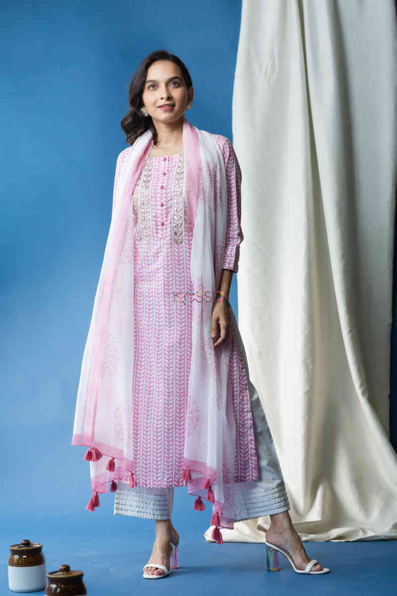 Image for Kusvaa Avdaf44 Nawazish Kurta Dupatta Set With Gota Work Front 1