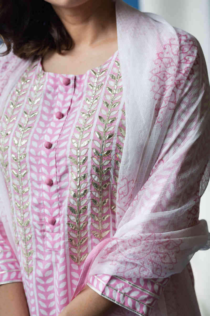 Image for Kusvaa Avdaf44 Nawazish Kurta Dupatta Set With Gota Work Neck