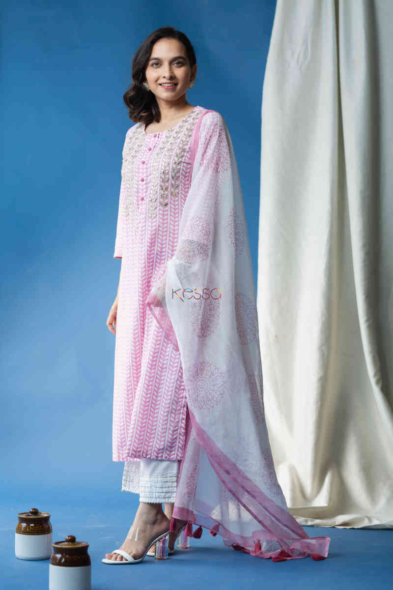 Image for Kusvaa Avdaf44 Nawazish Kurta Dupatta Set With Gota Work Side 1