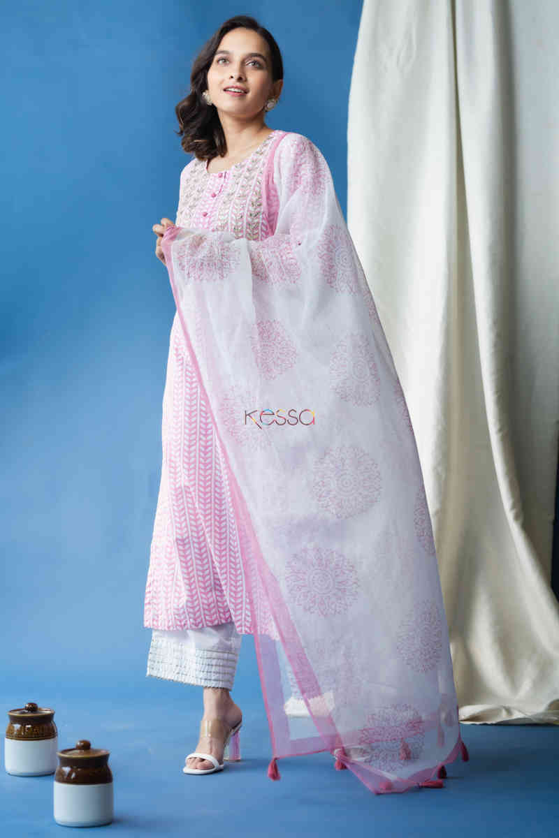 Image for Kusvaa Avdaf44 Nawazish Kurta Dupatta Set With Gota Work Side