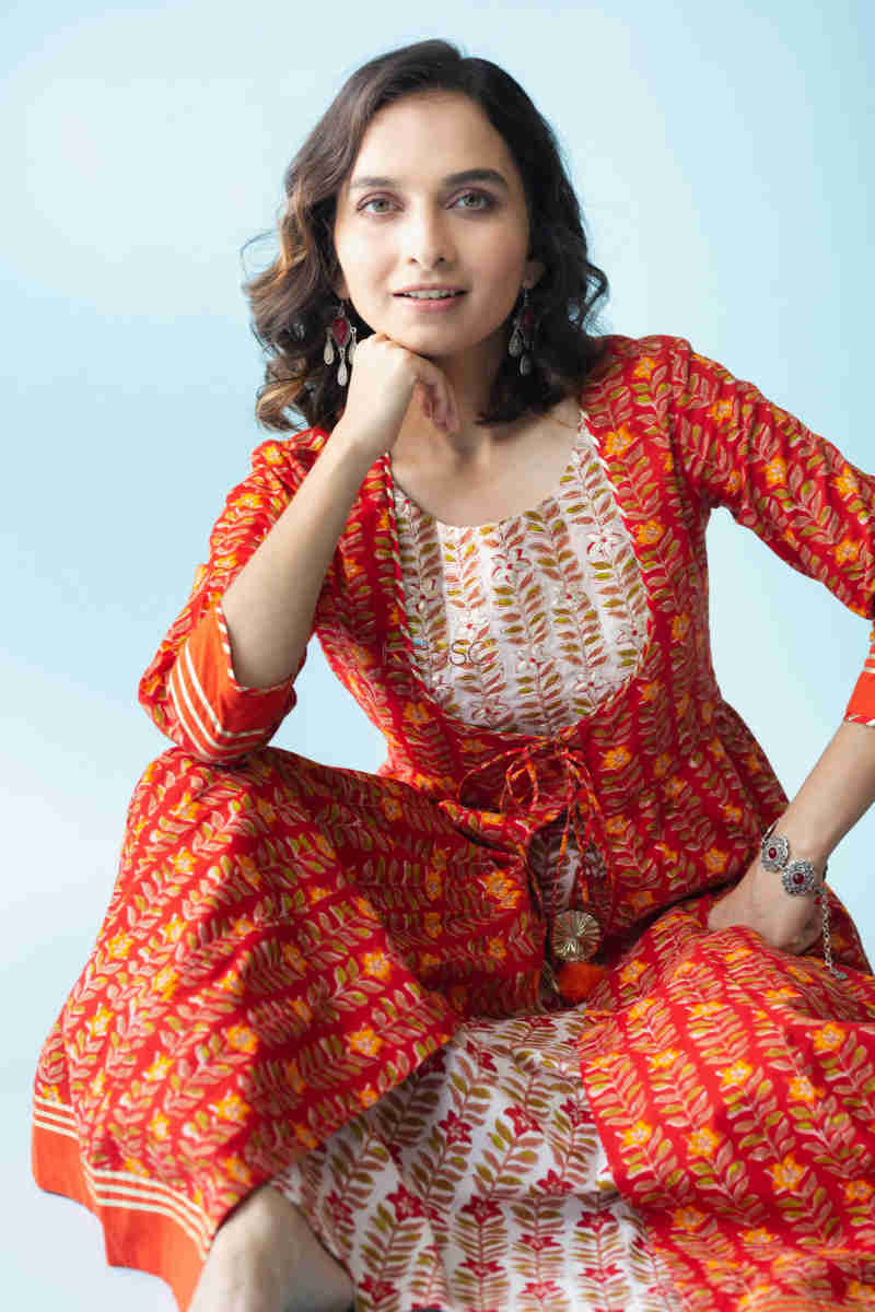 Image for Kusvaa Avdaf46 Nazgul Anarkali Kurta With Gota Patti Work Sitting 2