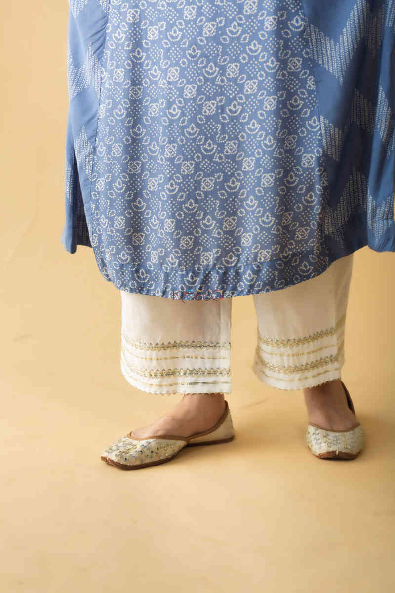 Image for Kusvaa Avdaf47 Nazakat Muslin Kurta With Aari Embroidery Bottom