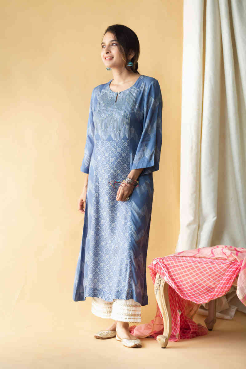 Image for Kusvaa Avdaf47 Nazakat Muslin Kurta With Aari Embroidery Look