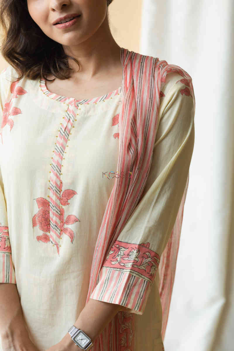 Image for Kusvaa Avdaf49 Ashmeera Kurta Pant And Dupatta Set With Hand Block Print Closeup