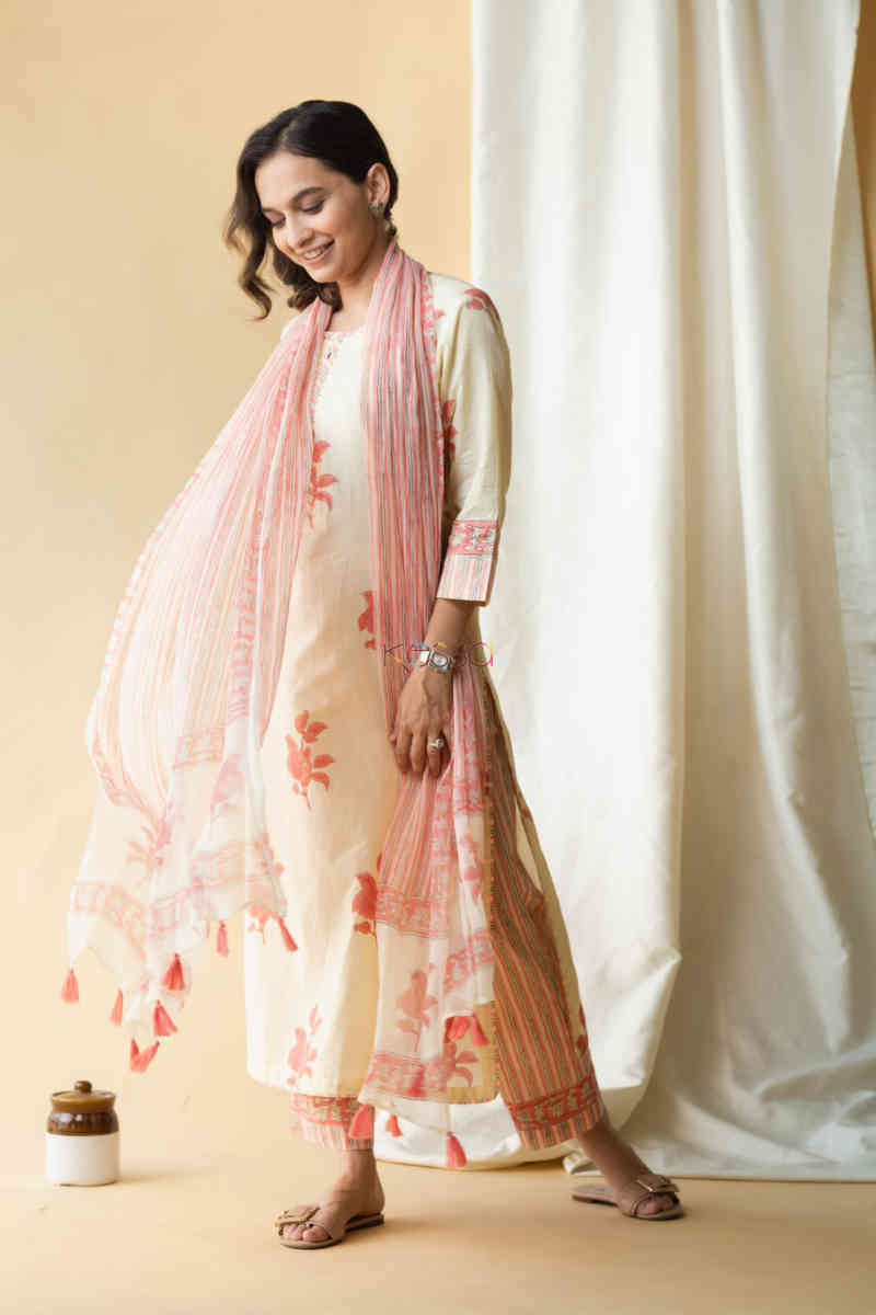 Image for Kusvaa Avdaf49 Ashmeera Kurta Pant And Dupatta Set With Hand Block Print Look