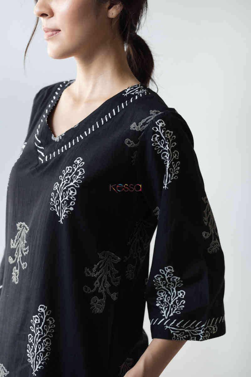 Image for Kusvaa De82 Laela Louge Wear Set With Kaaj Buttons Cloesup