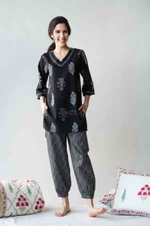 Image for Kusvaa De82 Laela Louge Wear Set With Kaaj Buttons Featured