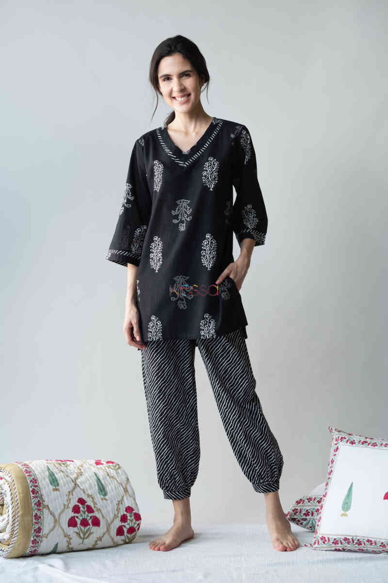 Image for Kusvaa De82 Laela Louge Wear Set With Kaaj Buttons Front