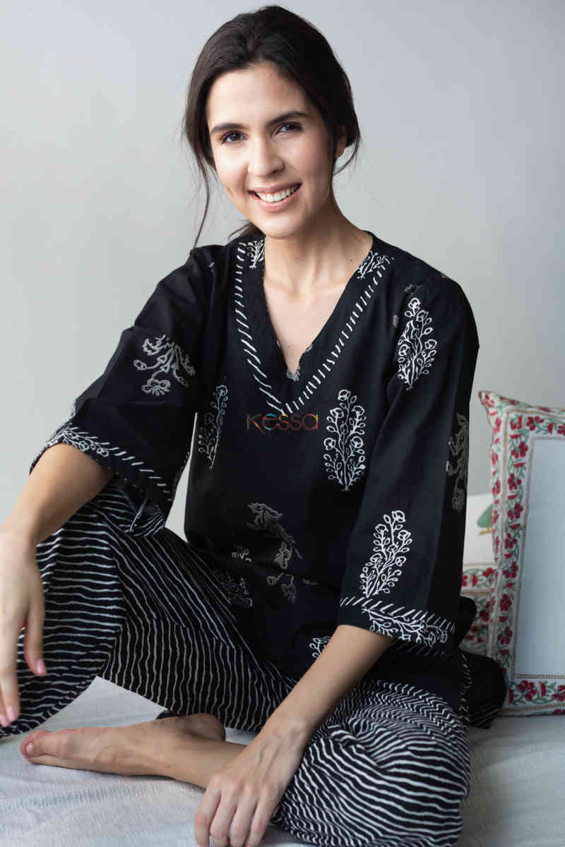 Image for Kusvaa De82 Laela Louge Wear Set With Kaaj Buttons Sitting