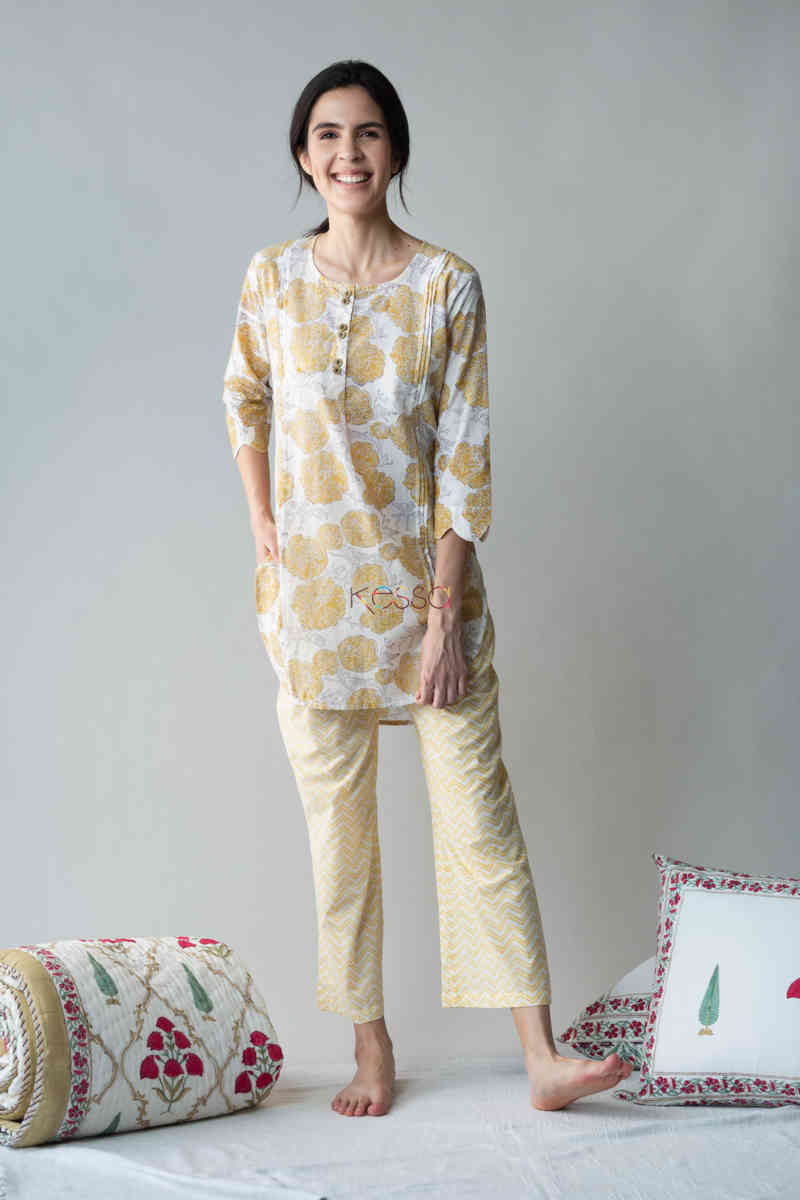 Image for Kusvaa De84 Jesika Kurta With Pant Set With Hand Block Print Front