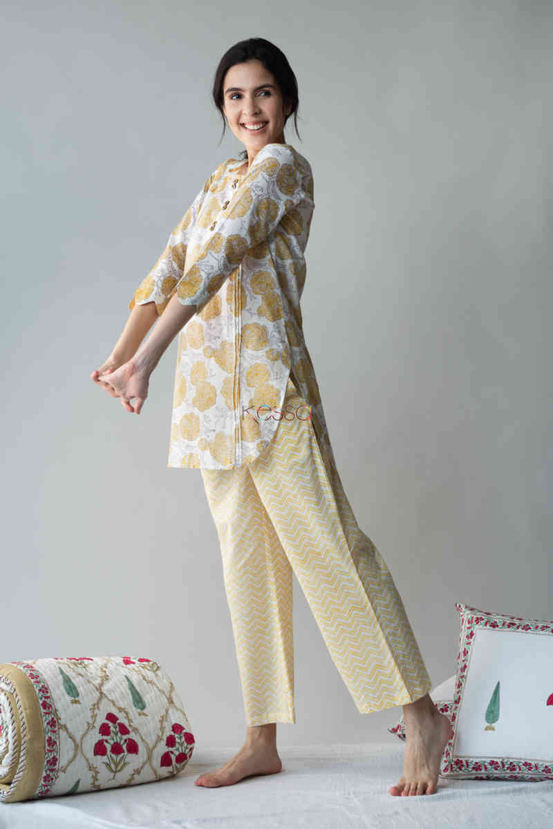 Image for Kusvaa De84 Jesika Kurta With Pant Set With Hand Block Print Side
