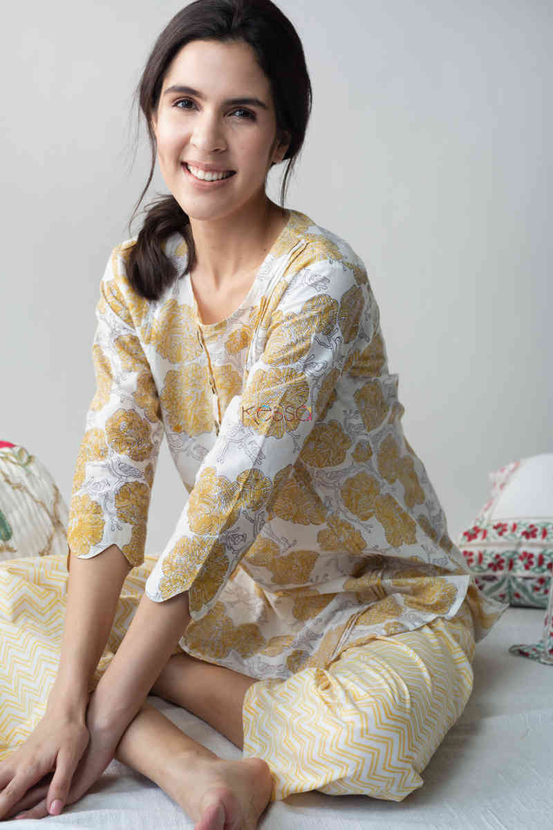 Image for Kusvaa De84 Jesika Kurta With Pant Set With Hand Block Print Sitting