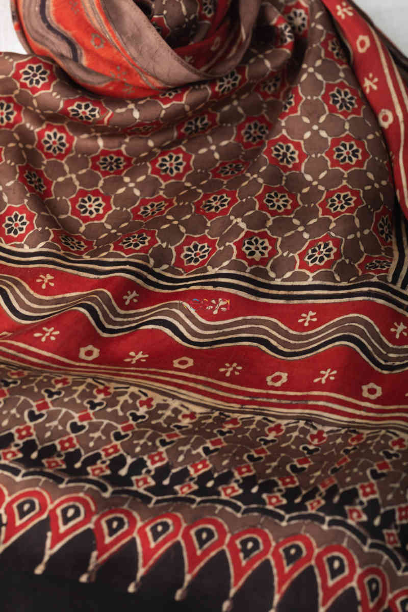 Image for Kusvaa Kiadupatta02 Orhni Stole With Ajrakh Hand Block Print Closeup