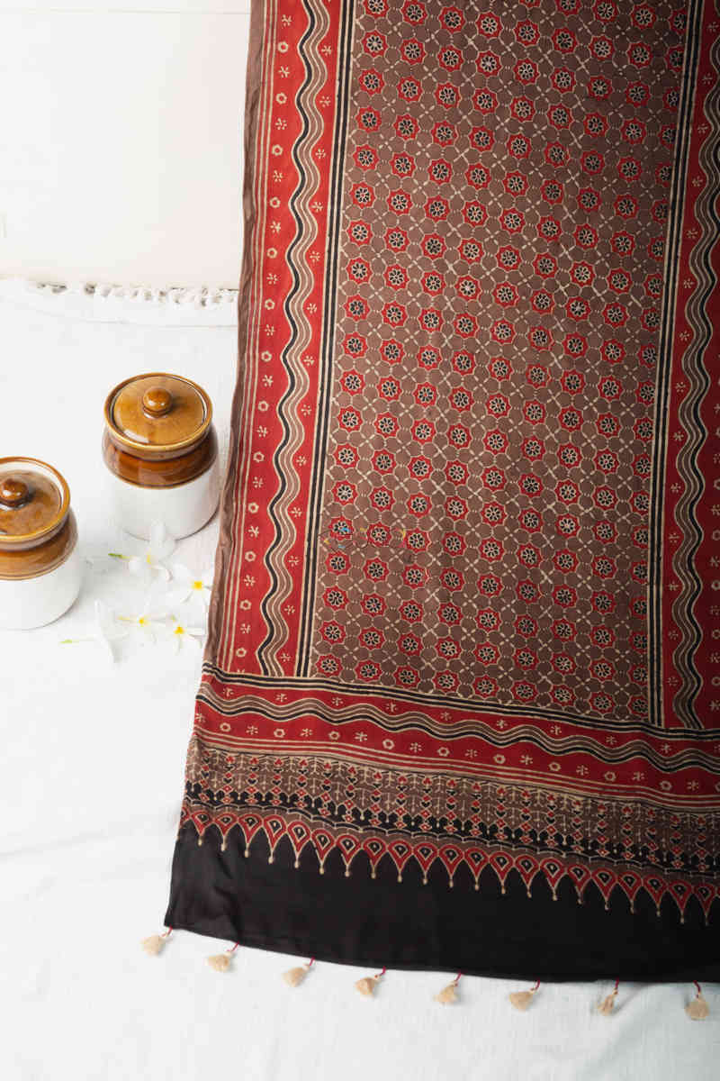 Image for Kusvaa Kiadupatta02 Orhni Stole With Ajrakh Hand Block Print Side 1
