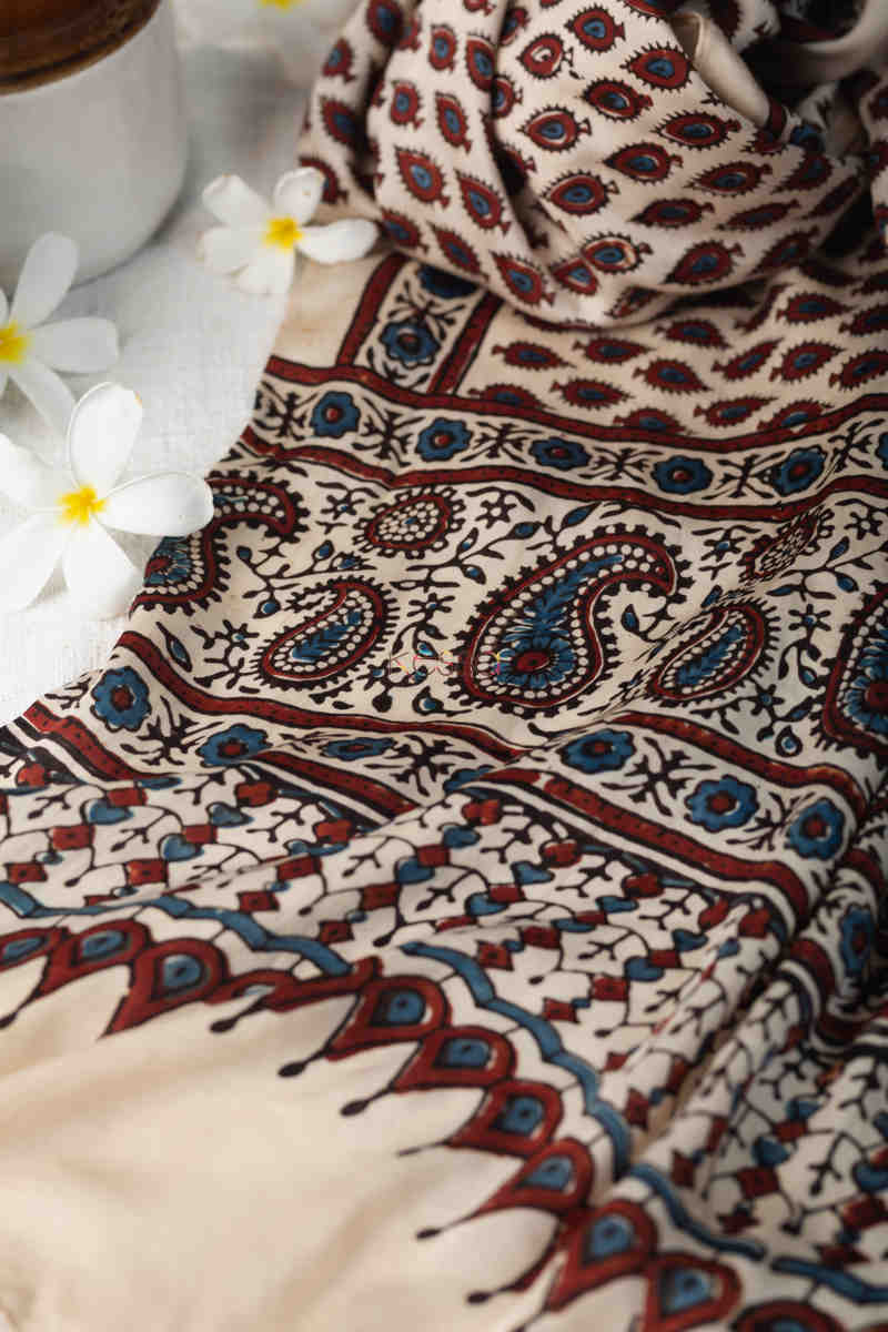 Image for Kusvaa Kiadupatta05 Orhni Stole With Ajrakh Hand Block Print Closeup
