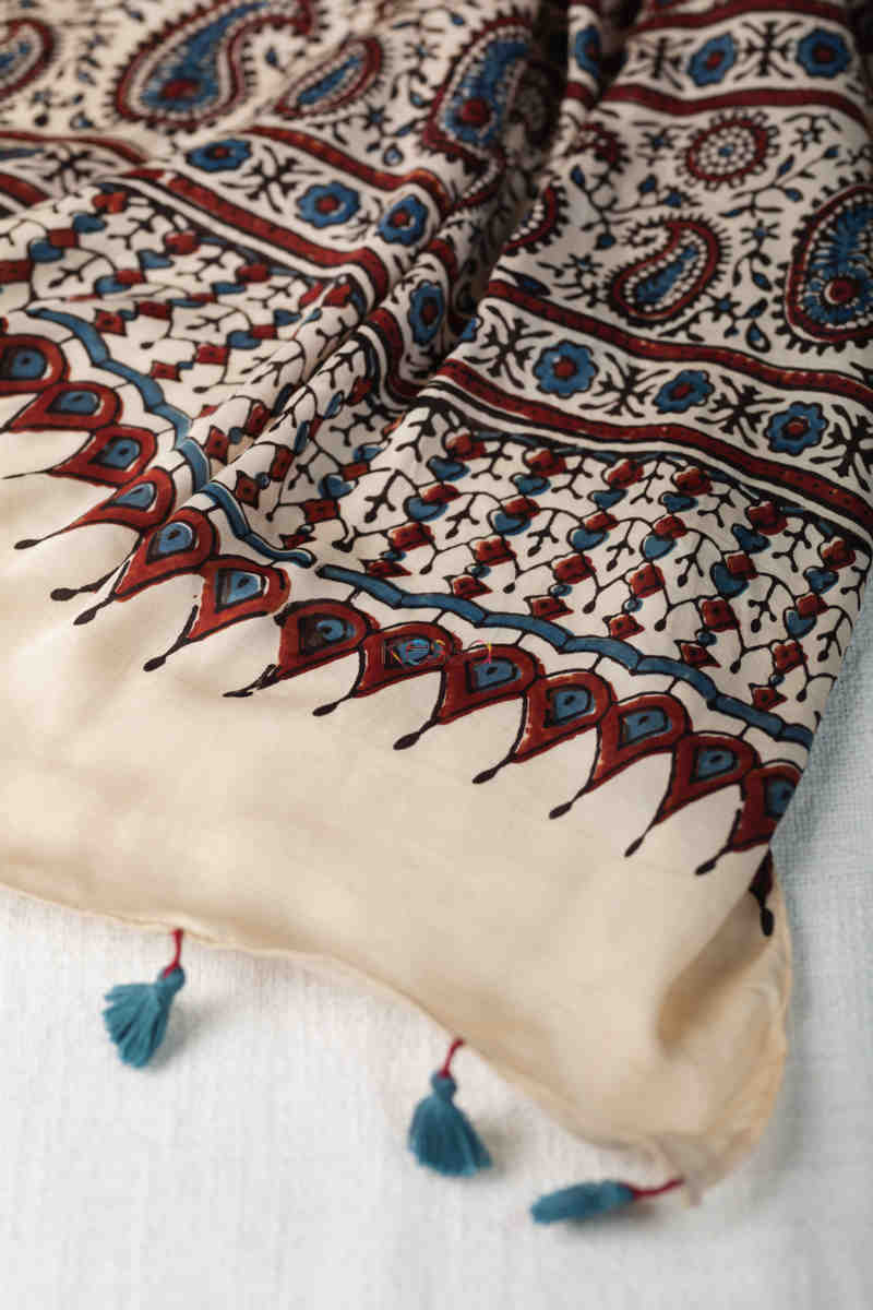 Image for Kusvaa Kiadupatta05 Orhni Stole With Ajrakh Hand Block Print Front
