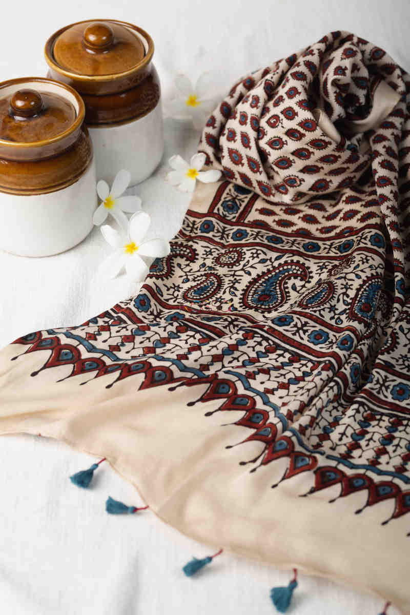 Image for Kusvaa Kiadupatta05 Orhni Stole With Ajrakh Hand Block Print Look 1