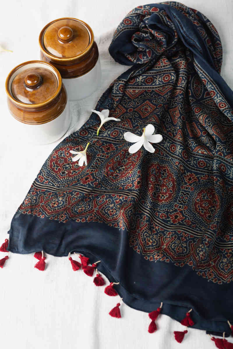 Image for Kusvaa Kiadupatta06 Orhni Stole With Ajrakh Hand Block Print Look