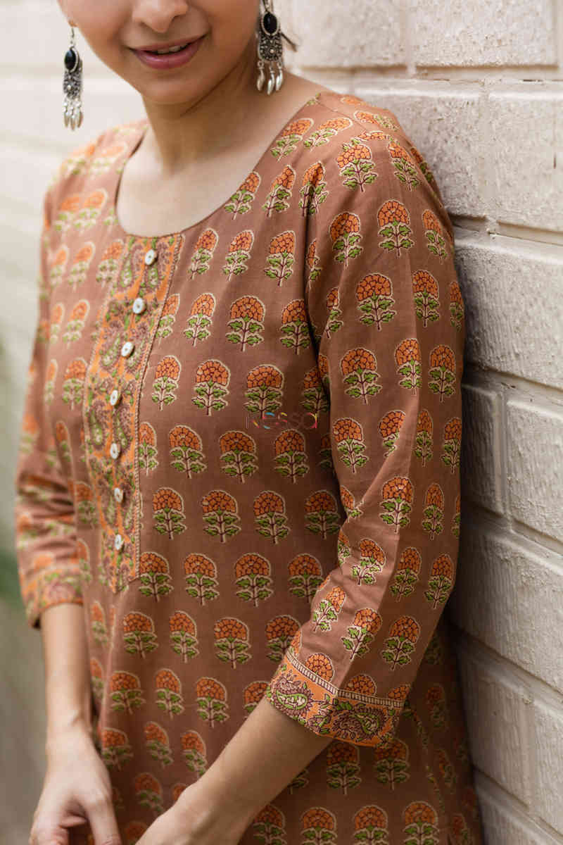 Image for Kusvaa Taf54 Daritri Kurta With Floral Print Closeup