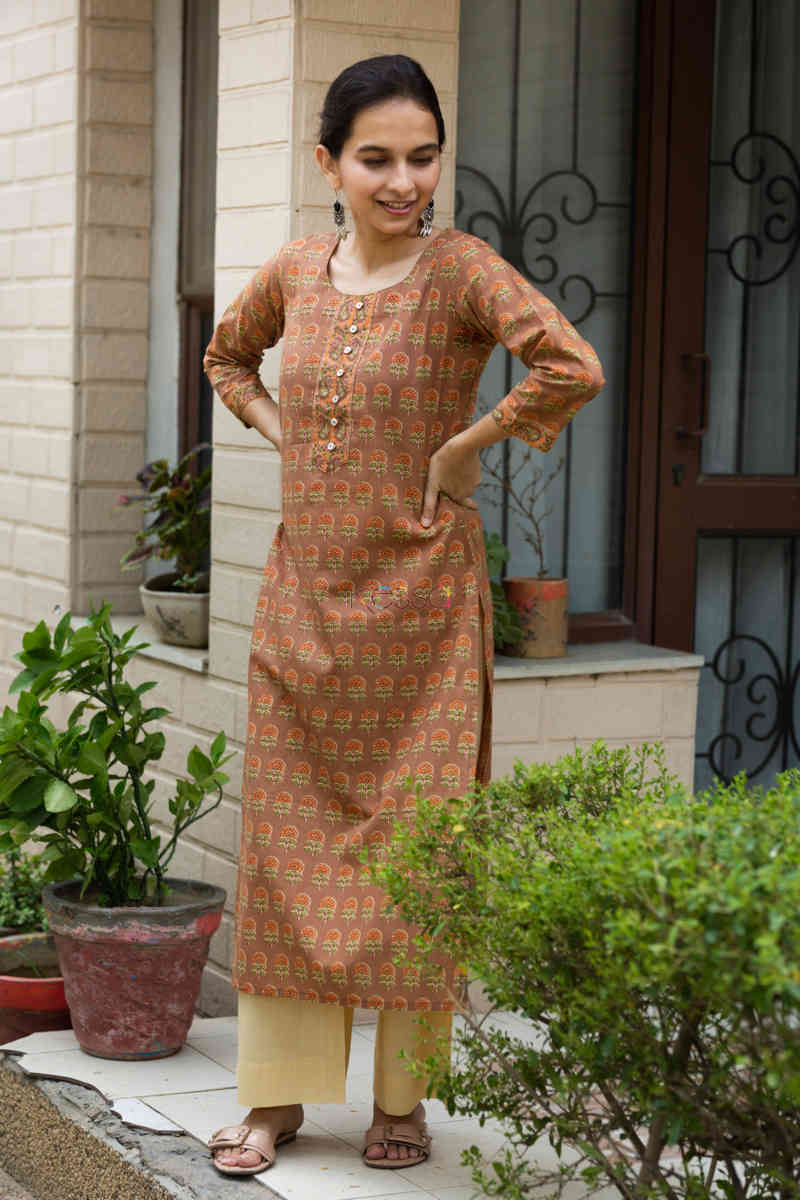 Image for Kusvaa Taf54 Daritri Kurta With Floral Print Look 1