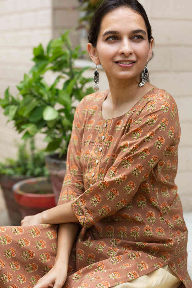 Image for Kusvaa Taf54 Daritri Kurta With Floral Print Sitting