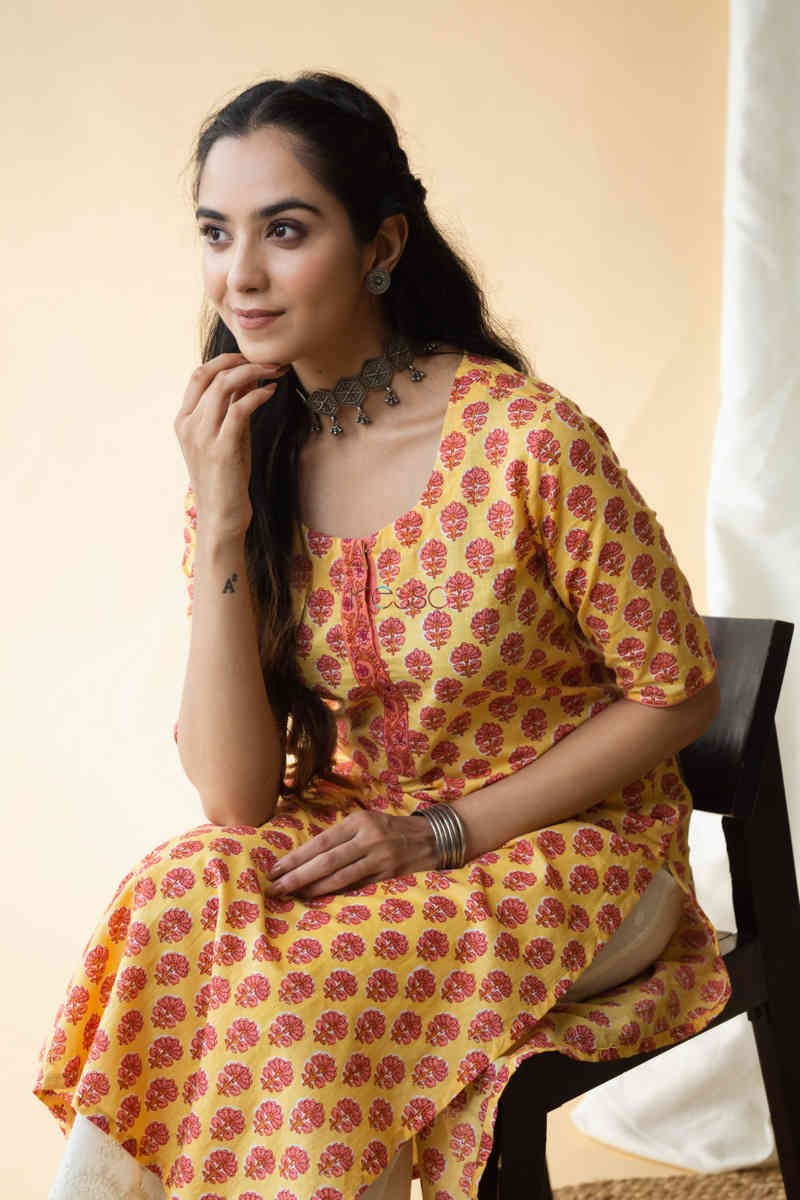 Image for Kusvaa Vcr47 Shehzeen Cotton Kurta Sitting 1