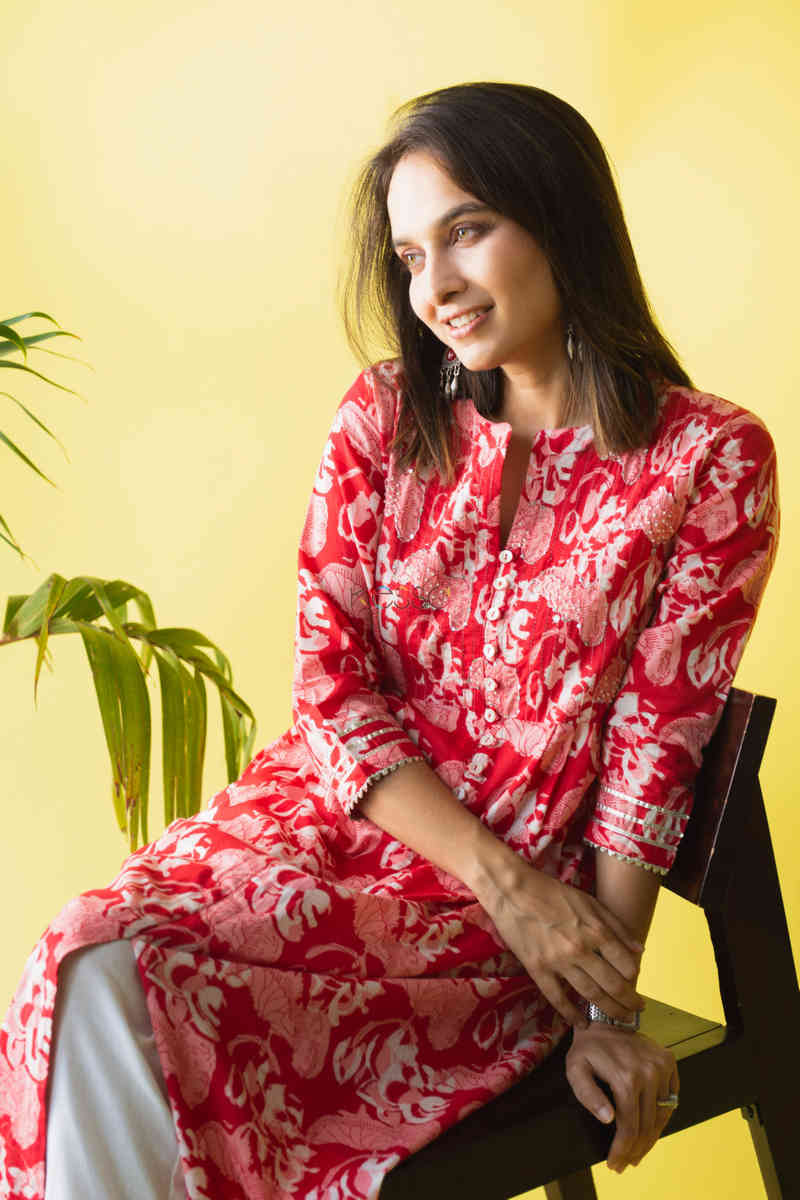 Image for Kusvaa Vcr52 Abeerah Kurta With Gota Work Sitting 1