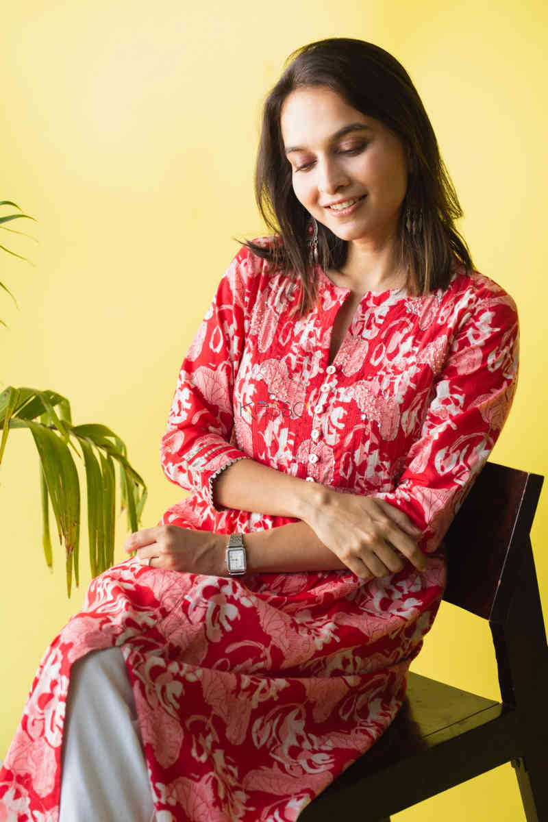 Image for Kusvaa Vcr52 Abeerah Kurta With Gota Work Sitting
