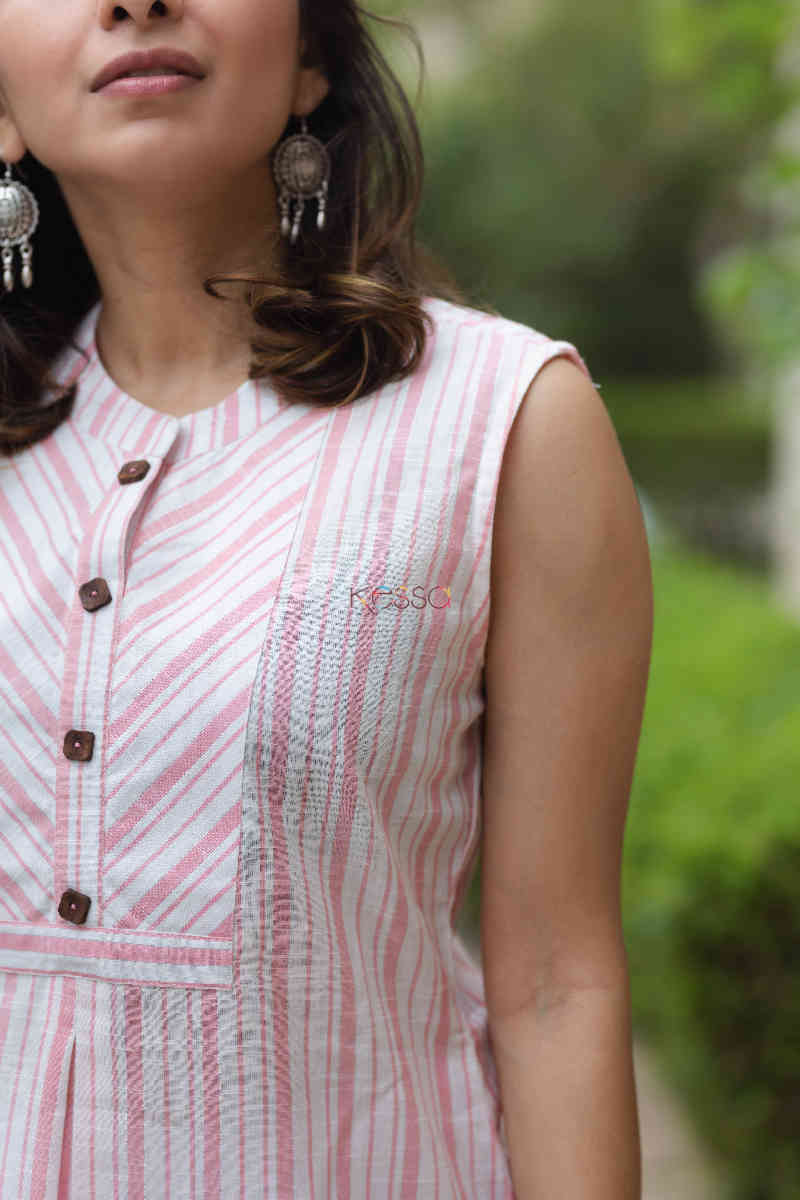 Image for Kusvaa Ws698 Zuhi Short Top With Stripes Closeup