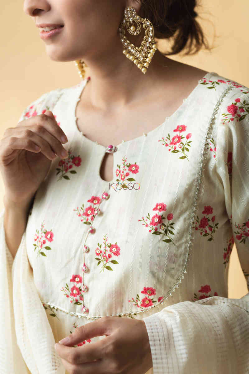 Image for Kusvaa Ws704 Marhaan Kurta Dupatta Set With Gota Work Closeup