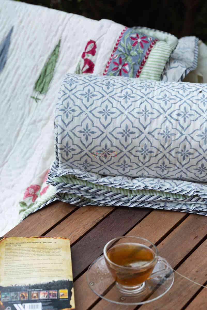 Image for Kusvaa Kaq152 Casper Grye And White Single Bed Quilt Look