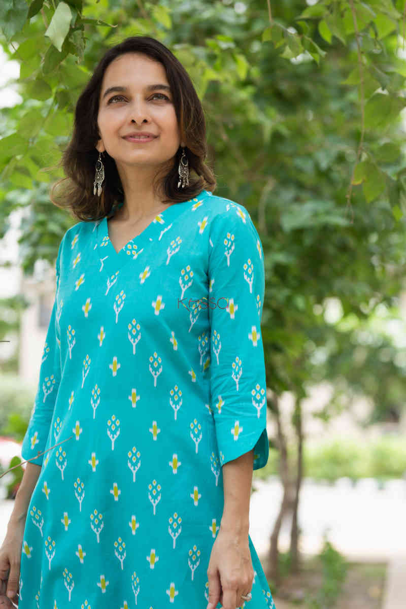 Image for Kusvaa Taf57 Gagan Kurta With Ikkat Print Front 1