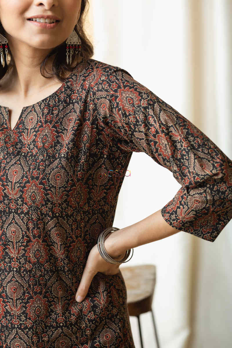 Image for Kusvaa Taf58 Sariya Kurta With Hand Block Print Sleeves