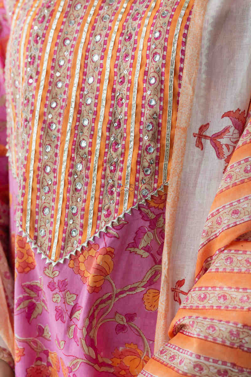 Image for Kusvaa Vcr57 Aygul Kurta Dupatta Set With Aari, Mirror And Tikki Work Closeup