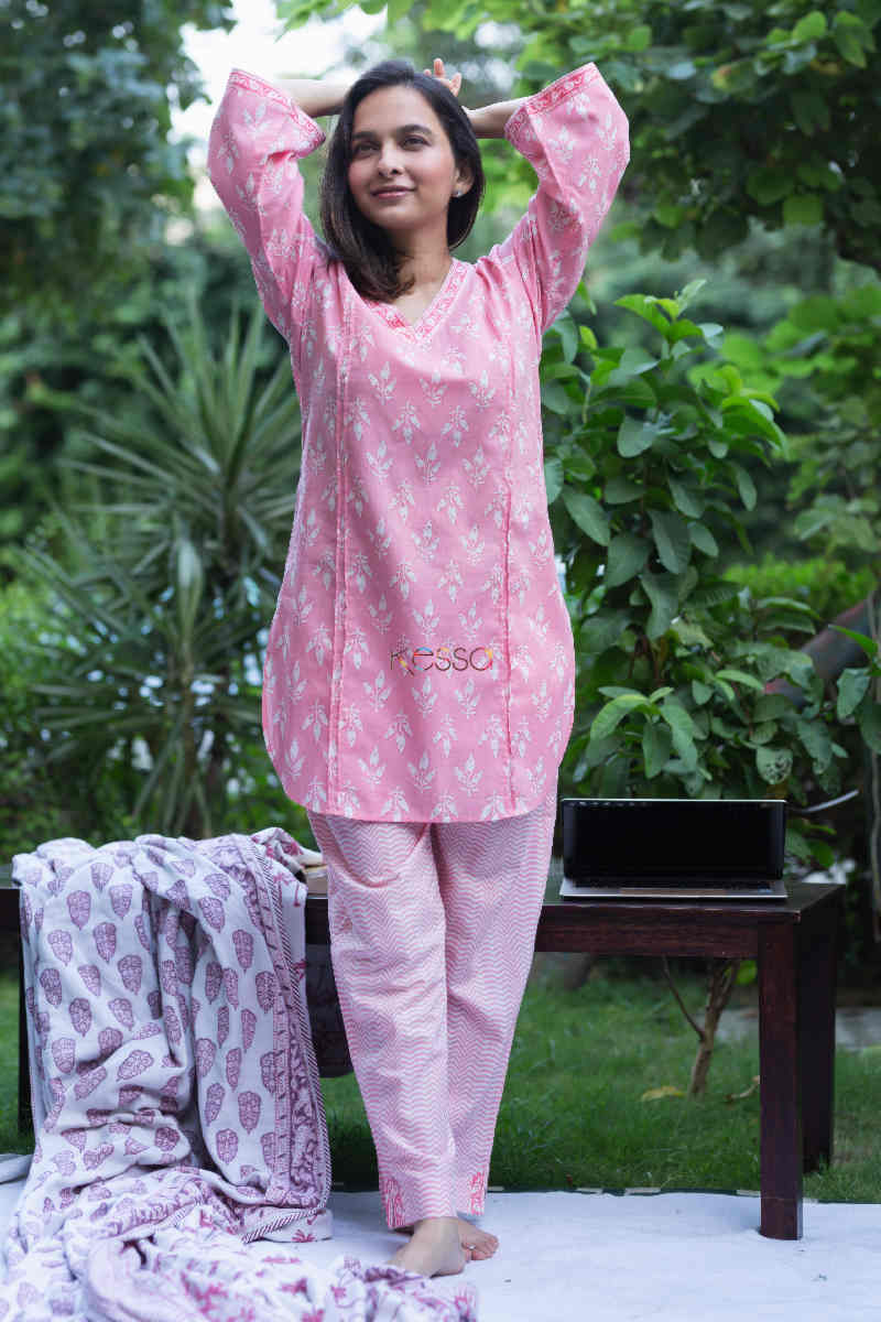 Image for Kusvaa De92 Turkish Rose Jammies Set Look